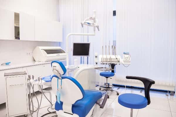 Things To Do Before You Visit An Emergency Dentist